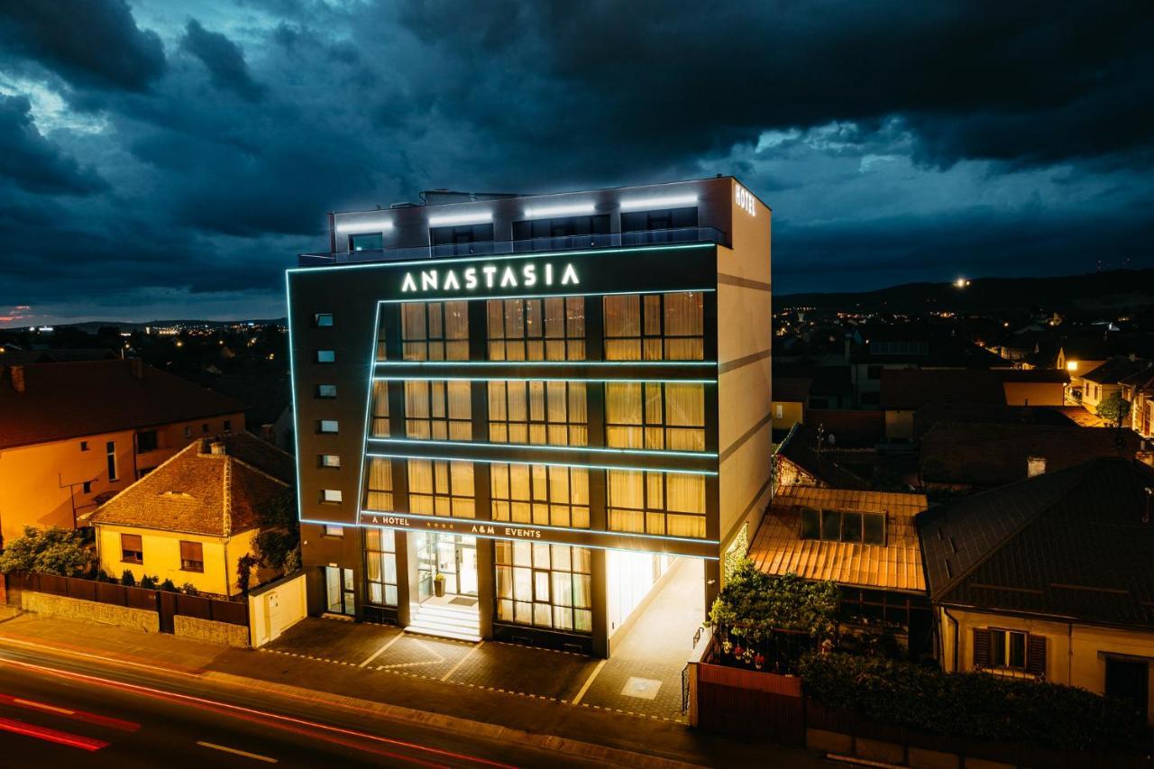 Anastasia 4*